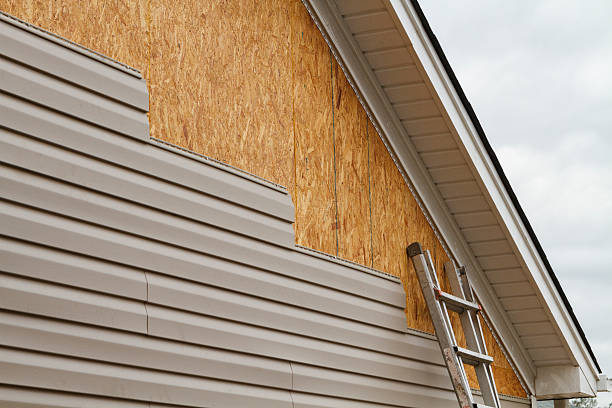 Professional Siding Replacement technician working in Magnolia, TX